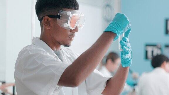实验室技术员研究和开发抗病毒药物