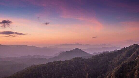 4K:山在日出时的时间间隔