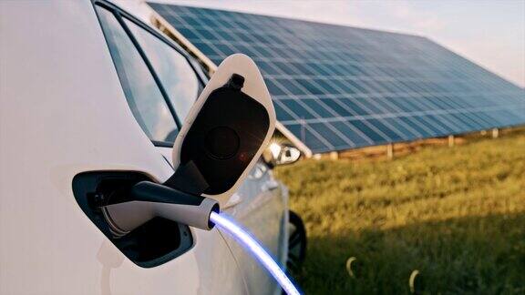 用太阳能电池板的蓝色能量为电动汽车充电