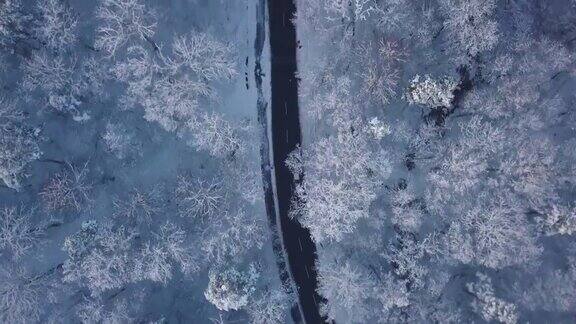 在雪域上的空中公路旅行