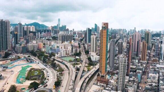 俯瞰风景优美的香港城市道路交通大楼