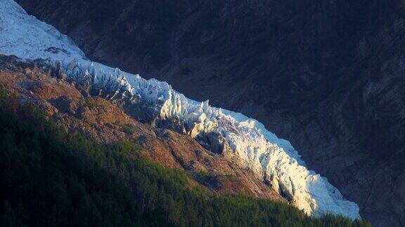 夏蒙尼的勃朗峰冰川日落