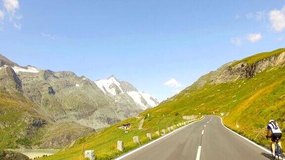 在欧洲阿尔卑斯山到大格洛克纳的乡村公路上有动静