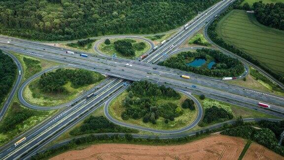 公路交汇处鸟瞰图