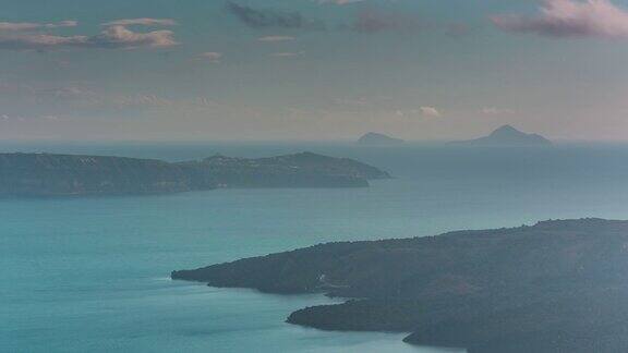 日落黄昏圣托里尼岛海岸线湾顶部全景4k时间流逝希腊