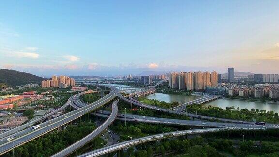 鸟瞰城市复杂的高架桥景观