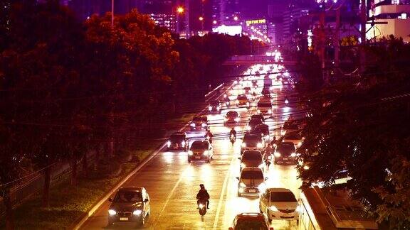 泰国曼谷夜间的交通状况