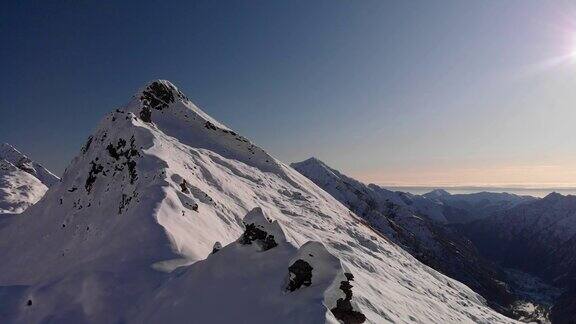 冬天的罗莎山脚步上的雪和山谷的看法-无人机
