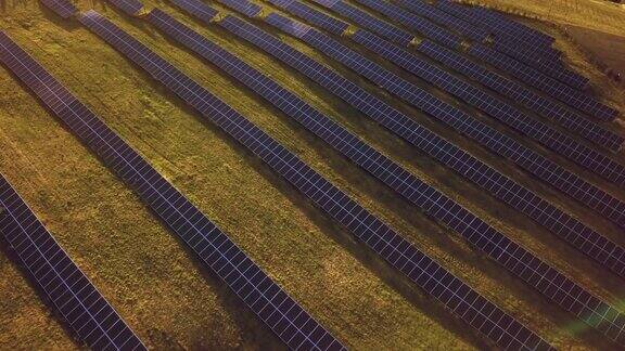 太阳能电池板绿色能源领域的山丘