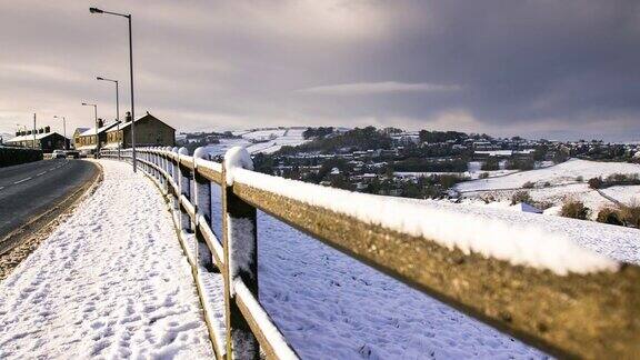 英国奥克森霍普的一个下雪的社区
