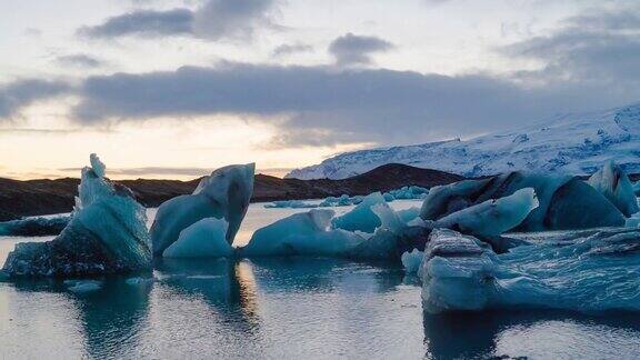 冰岛的Jokulsarlon冰川泻湖