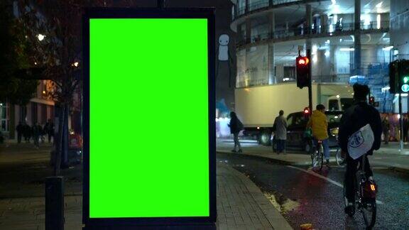 数字绿色屏幕广告牌在伦敦