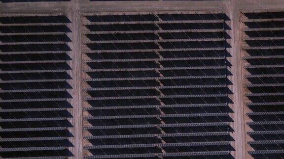 无人机拍摄的巨型太阳能发电站