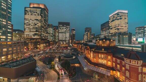 东京站的时间流逝与各种建筑、城市景观和交通道路在东京日本