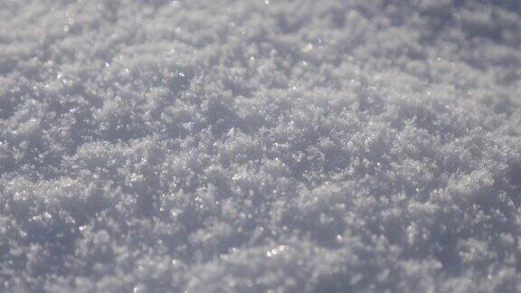 浅景深水晶水雪花在山上慢pan4K3840X2160超高清视频-冰冻山雪沙丘特写2160p超高清平移镜头