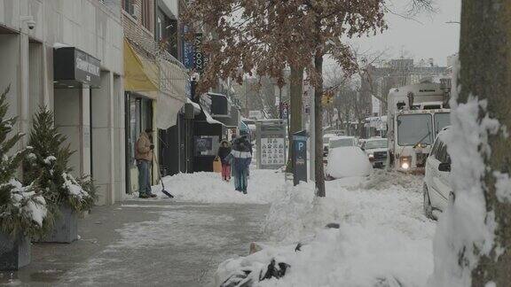 暴风雪纽约冬日郊区阿斯托里亚人行道