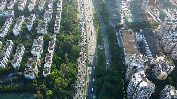 无人机鸟瞰深圳繁忙的道路