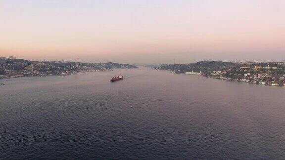 伊斯坦布尔博斯普鲁斯和货船