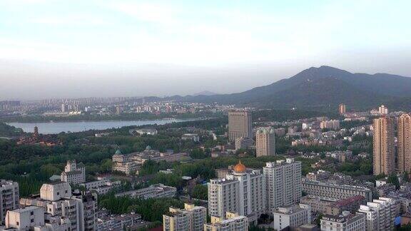 南京与吉明寺塔日落