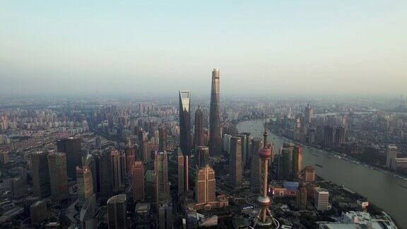 俯瞰日落时的上海