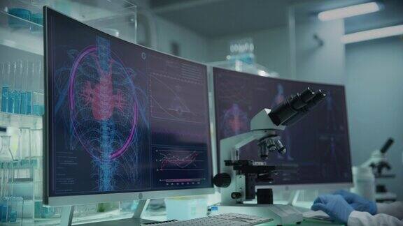 实验室配备电脑和显微镜带有动画人体模型的屏幕科学家扫描虚拟病人的损伤心脏和有红色标记的静脉近距离接触