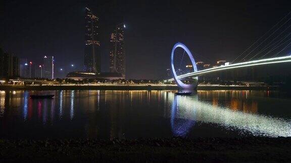 夜光时分照亮了南京市内著名的国际青年文化中心人行天桥全景4k中国