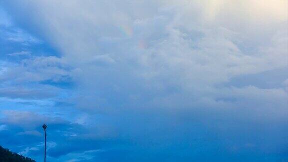 时光流逝:天空中的彩虹
