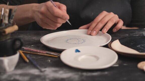 艺术家的手画陶瓷板
