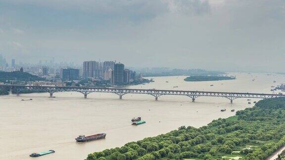 时间流逝长江在南京中国阴天