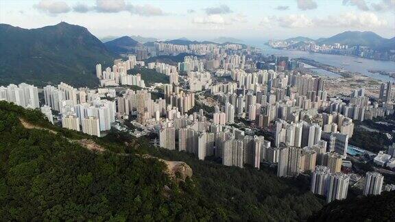 以香港狮子山为背景的城市