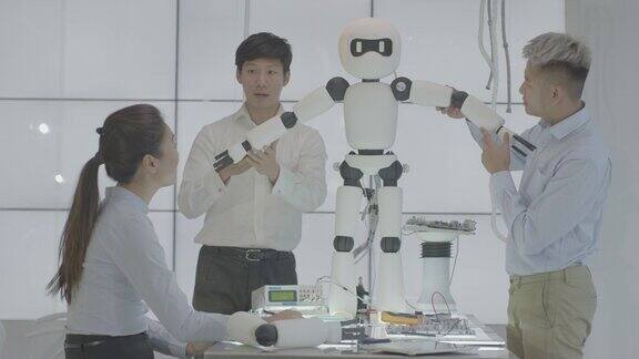 从事人工智能研究的机器人自动化工程师