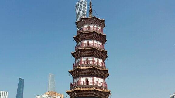 中国广州古塔和现代建筑鸟瞰图