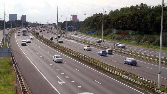 荷兰高速公路上的乘客