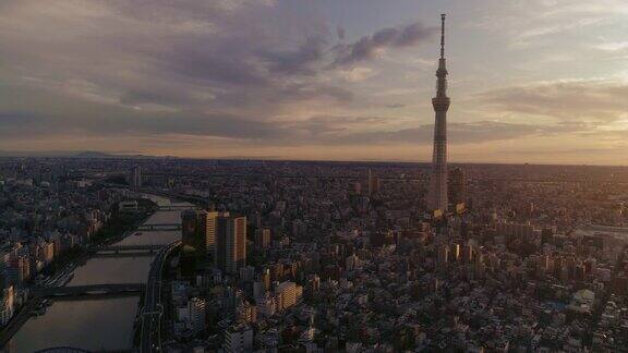 戏剧性的黎明拍摄的东京城市景观日本