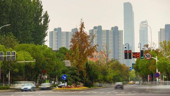 阴天南京城市公寓住宅现代建筑综合体交通街道十字路口全景时间推移4k中国