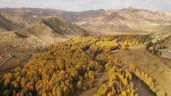 中国新疆河姆村的风景