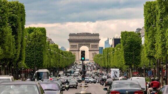 法国巴黎凯旋门和香榭丽舍大道上的巴黎城市