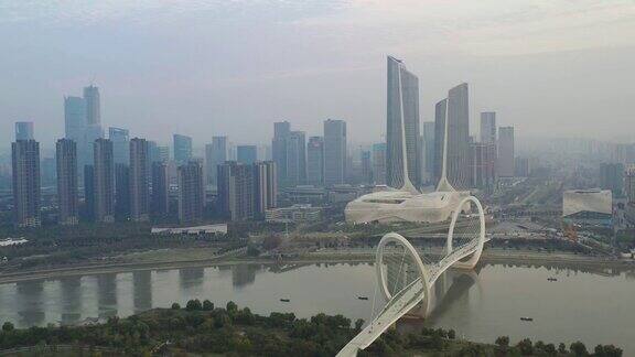 暮色时分南京著名国际青年文化中心人行滨江大桥航拍4k中国全景