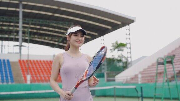 亚洲网球运动员打网球
