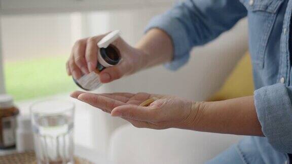 手倒维生素药物药物增强免疫力在老年