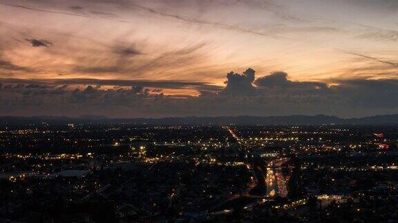 多云的白天到夜晚圣费尔南多谷时间推移附近的洛杉矶加利福尼亚州