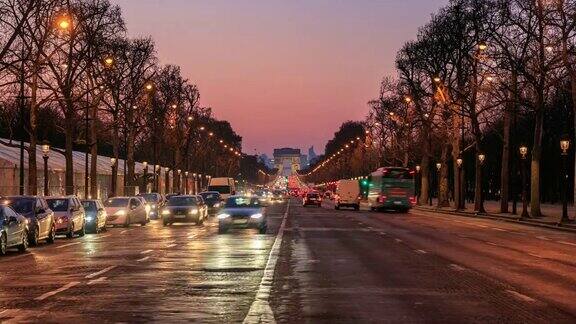 夕阳西下的法国巴黎凯旋门和香榭丽舍大道