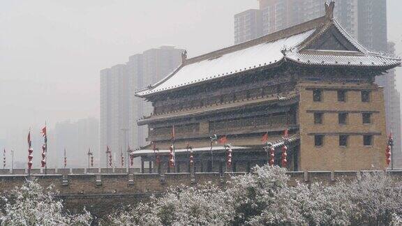 西安古城墙在雪中中国