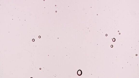 粉红色透明化妆品凝胶流体与分子气泡流动微距镜头