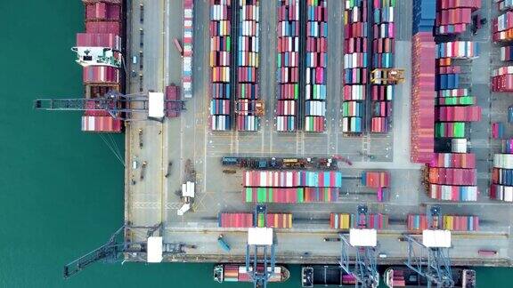 无人机航拍繁忙港口集装箱运输