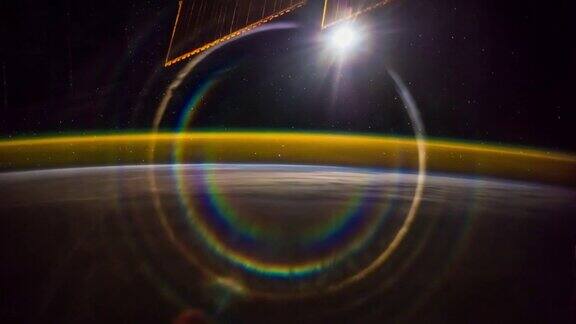从国际空间站拍摄到的地球上空的极光时间间隔为4K
