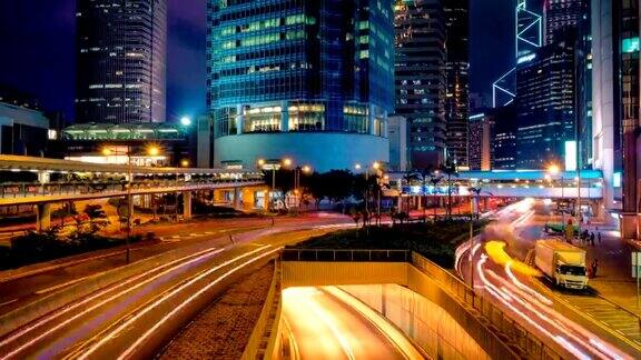 香港夜间的街道交通情况