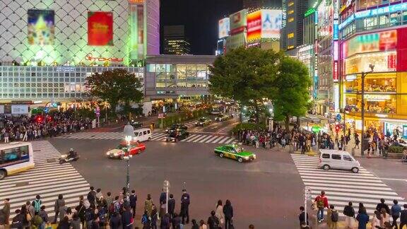 4K时光流逝:东京著名的涩谷十字路口的行人交通