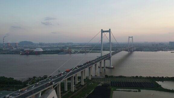 日落时跨海大桥全景
