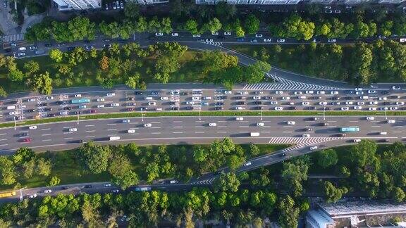 无人机鸟瞰深圳繁忙的道路